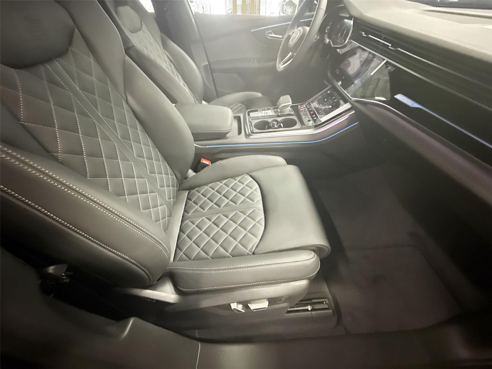 2026 Audi SQ7 Premium Plus