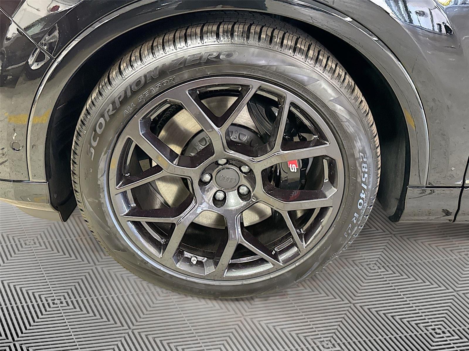 2026 Audi SQ7 Premium Plus