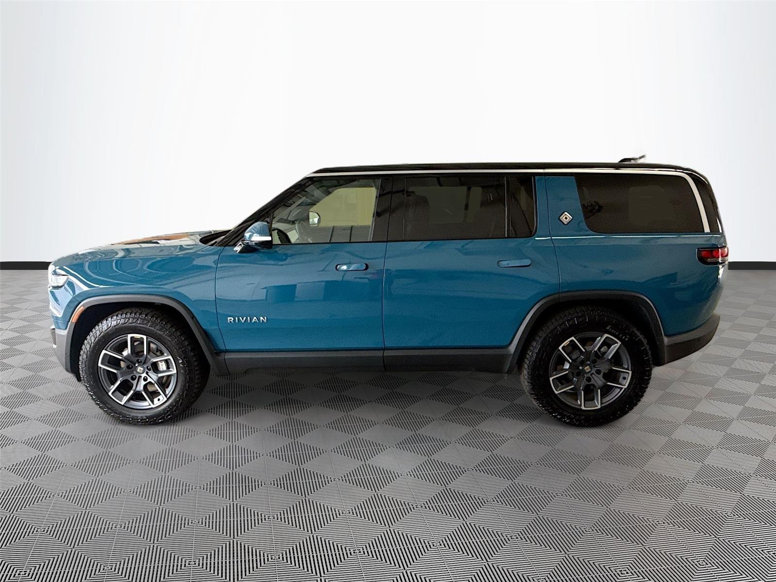 2024 Rivian R1S Adventure