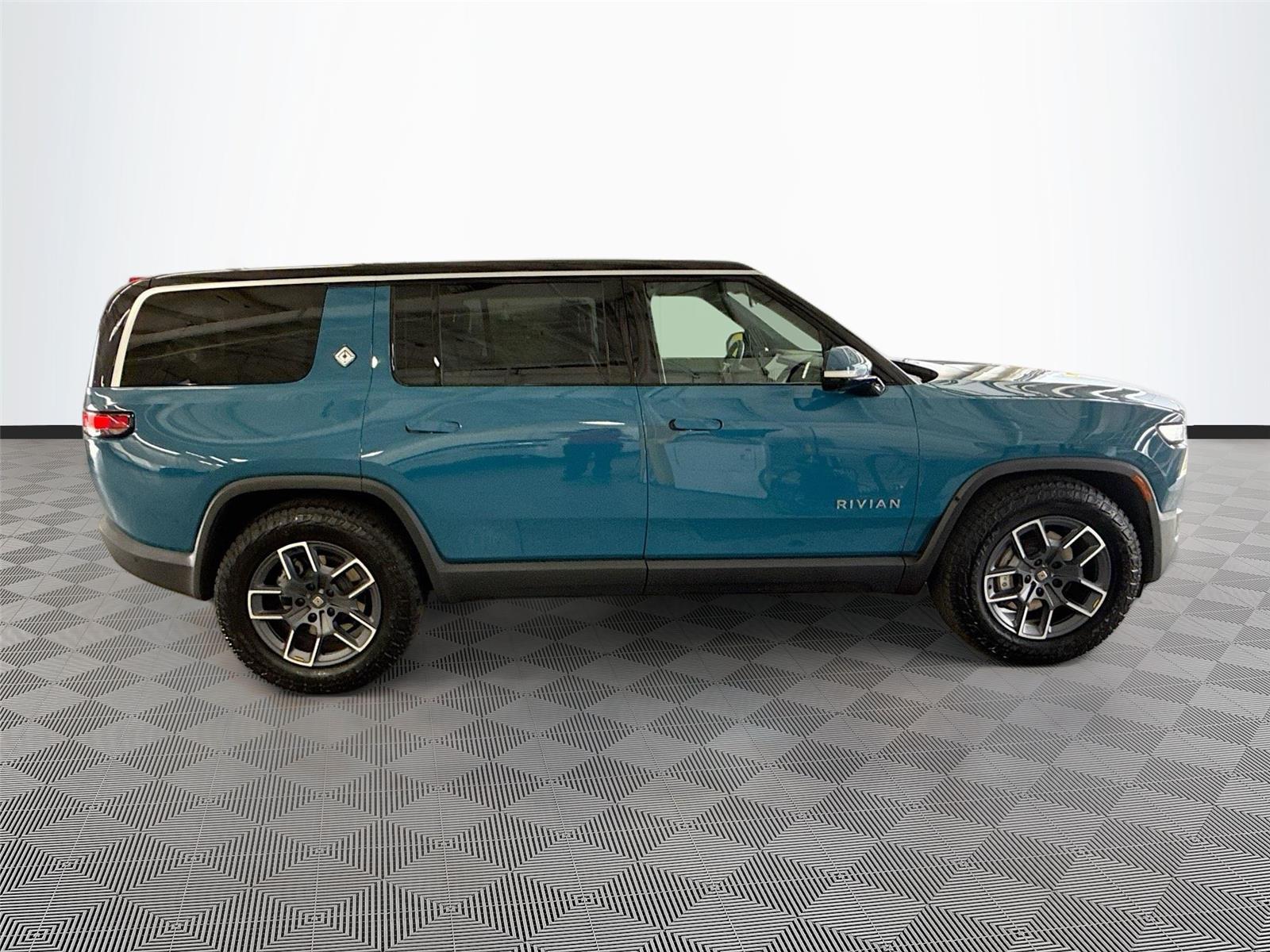 2024 Rivian R1S Adventure