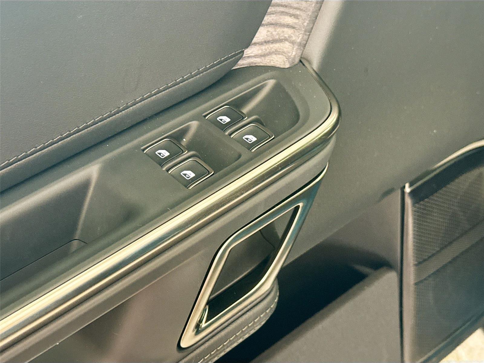 2024 Rivian R1S Adventure