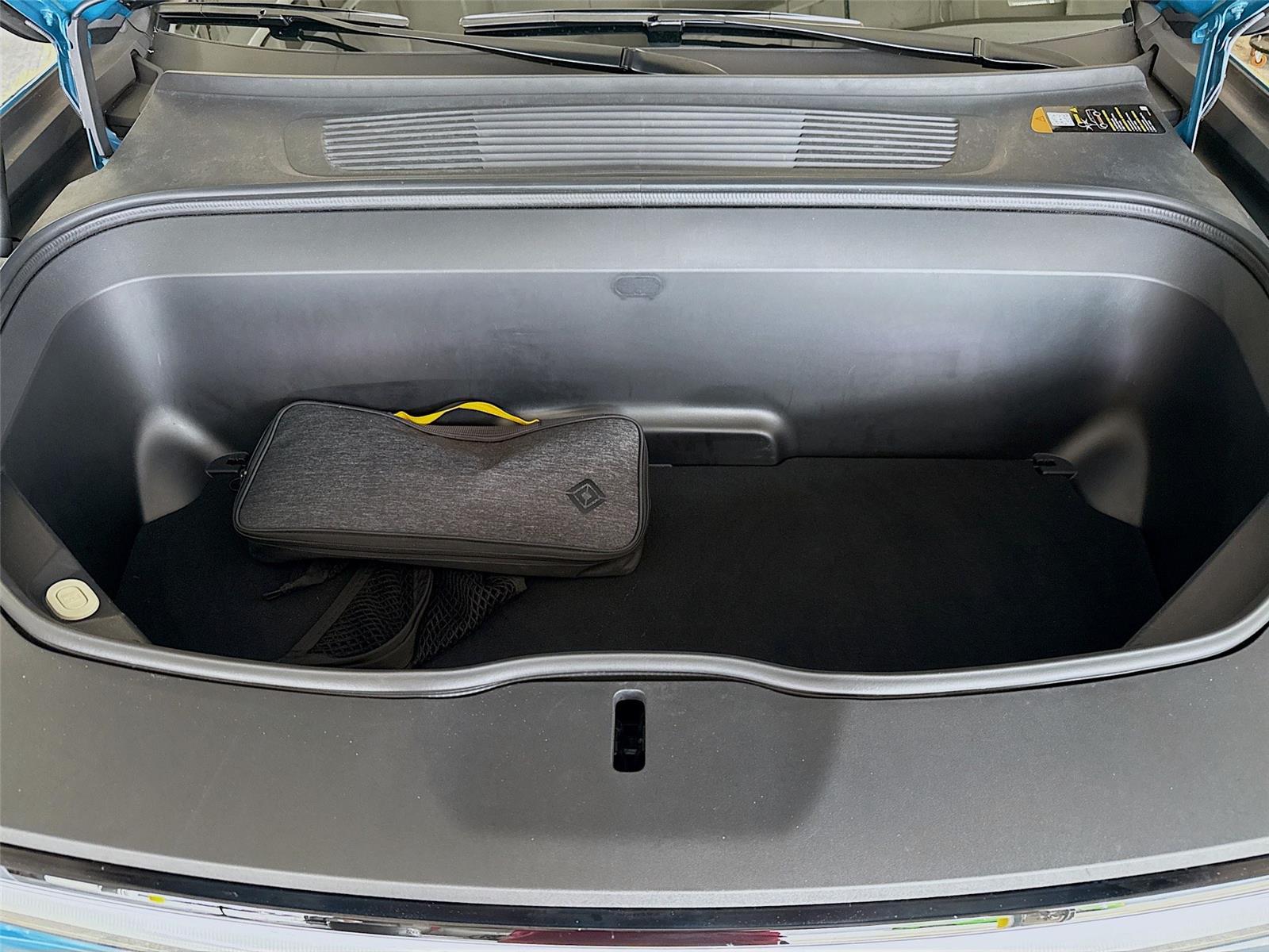 2024 Rivian R1S Adventure