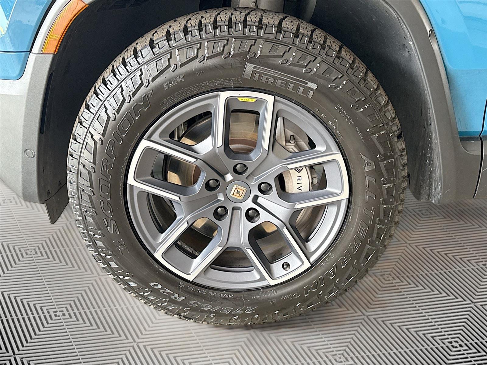 2024 Rivian R1S Adventure