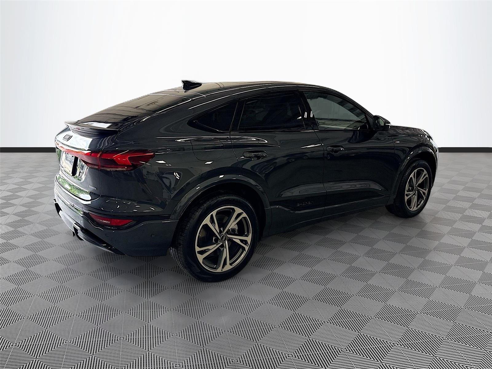 2027 Audi Q6 e-tron Sportback Premium Plus
