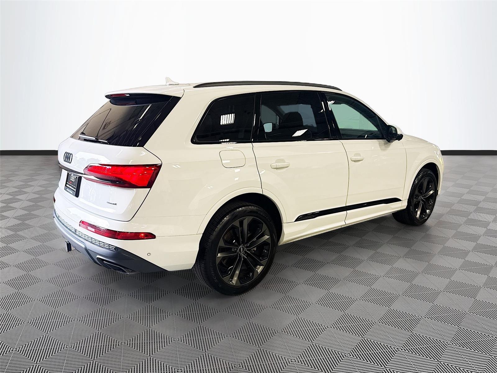 2025 Audi Q7 Premium Plus