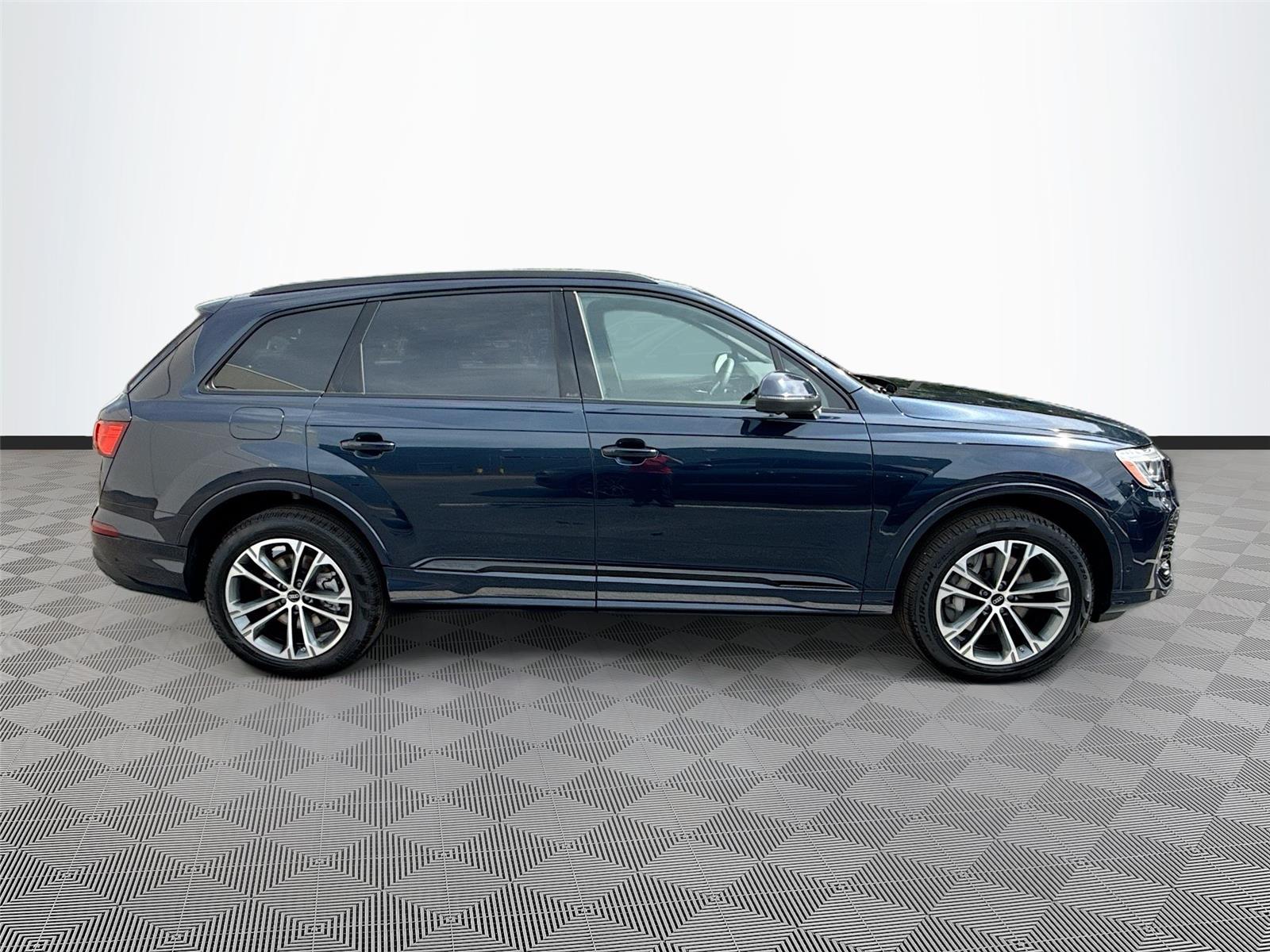 2026 Audi Q7 Premium