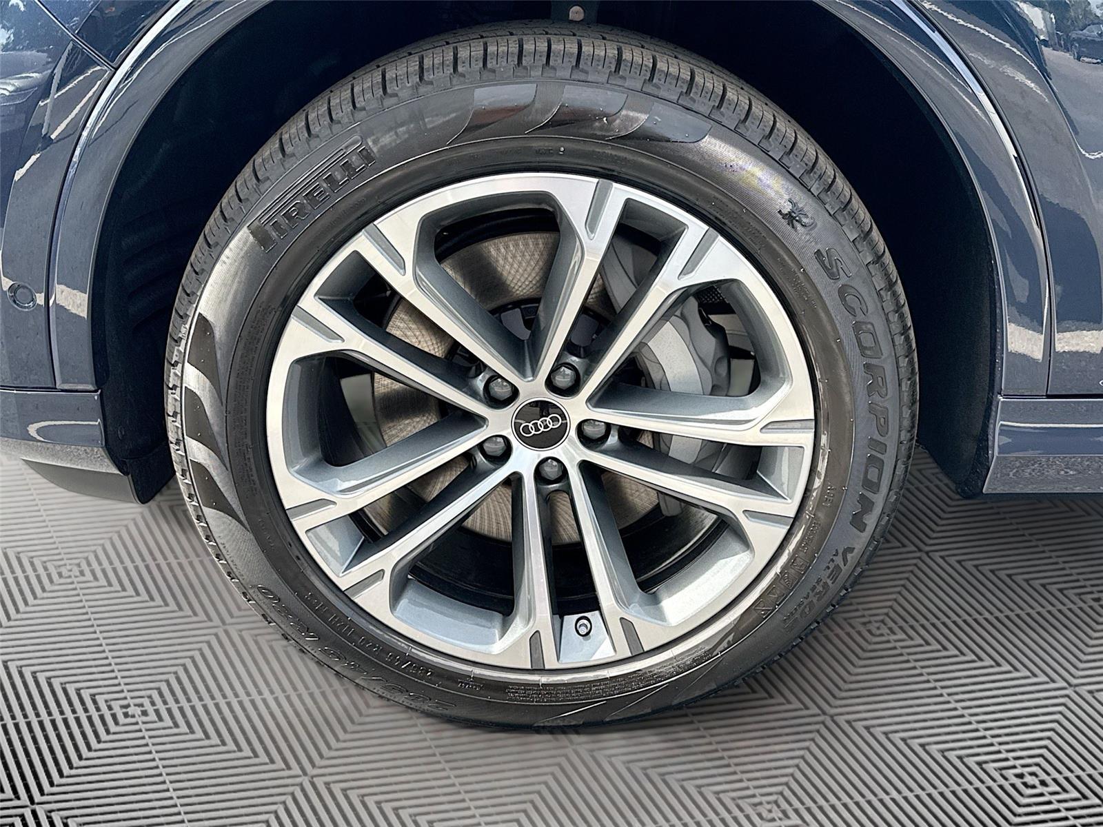 2026 Audi Q7 Premium