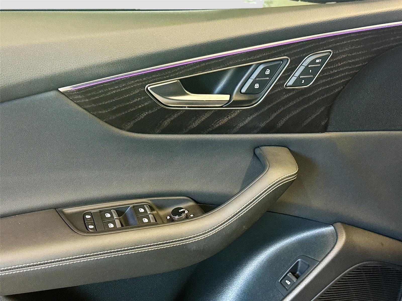 2023 Audi Q8 Premium Plus