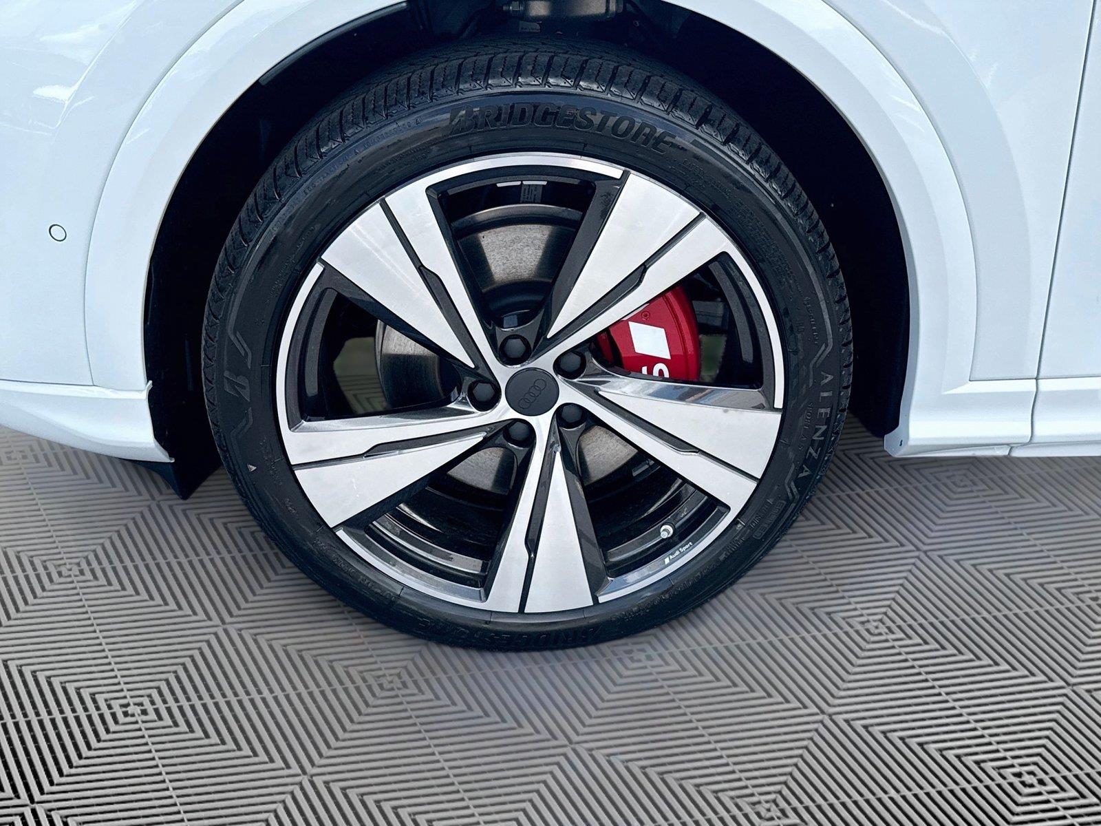 2026 Audi SQ5 Prestige