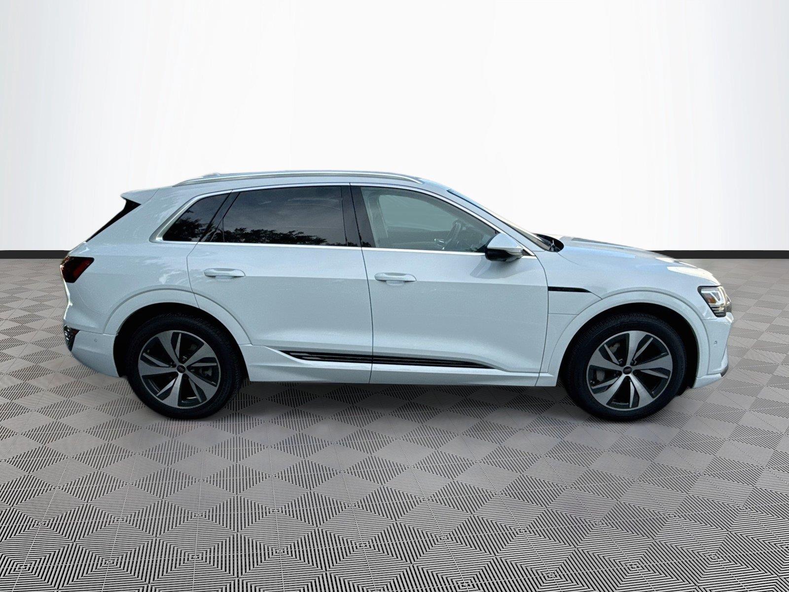 2024 Audi Q8 e-tron Premium Plus
