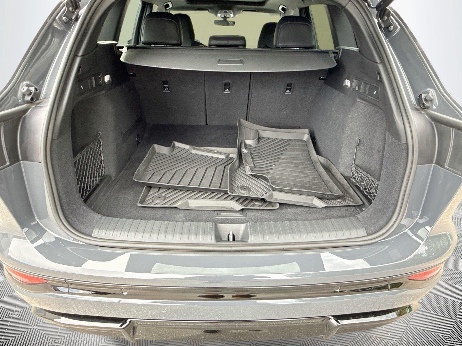 2025 Audi SQ6 e-tron Prestige