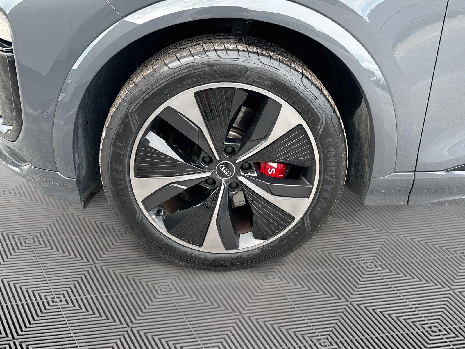 2025 Audi SQ6 e-tron Prestige