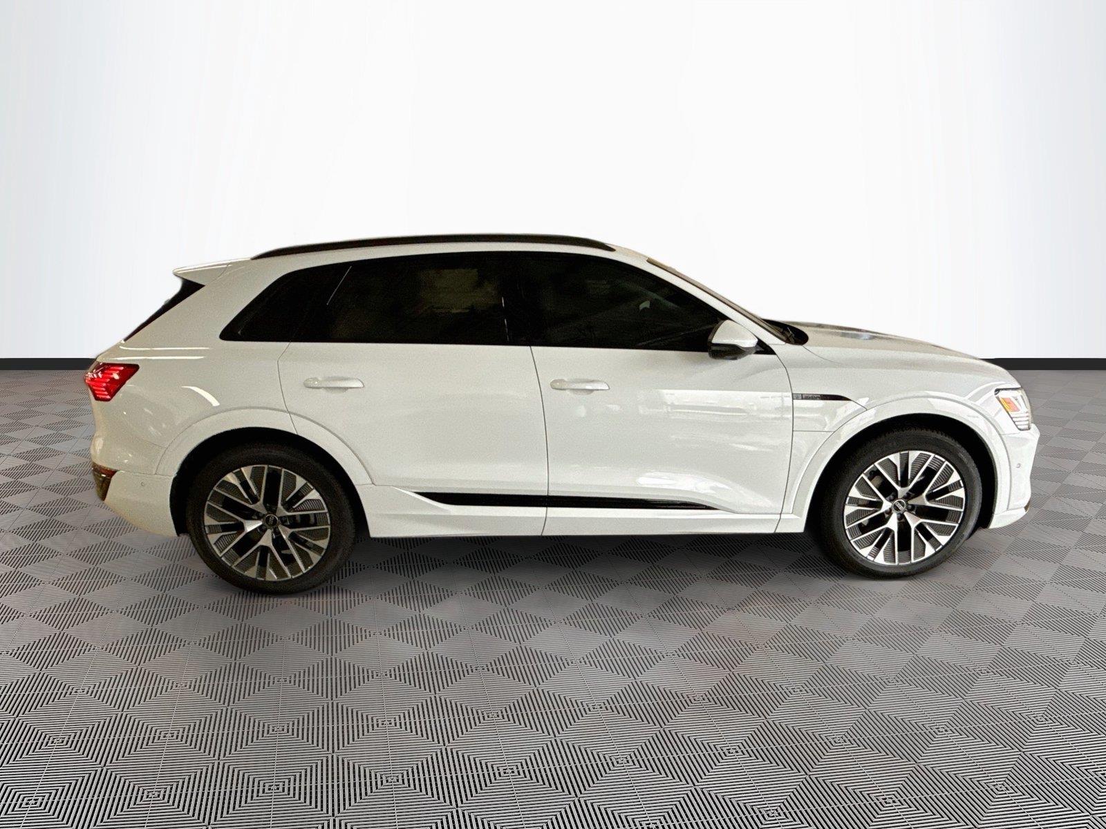 2024 Audi Q8 e-tron Premium Plus