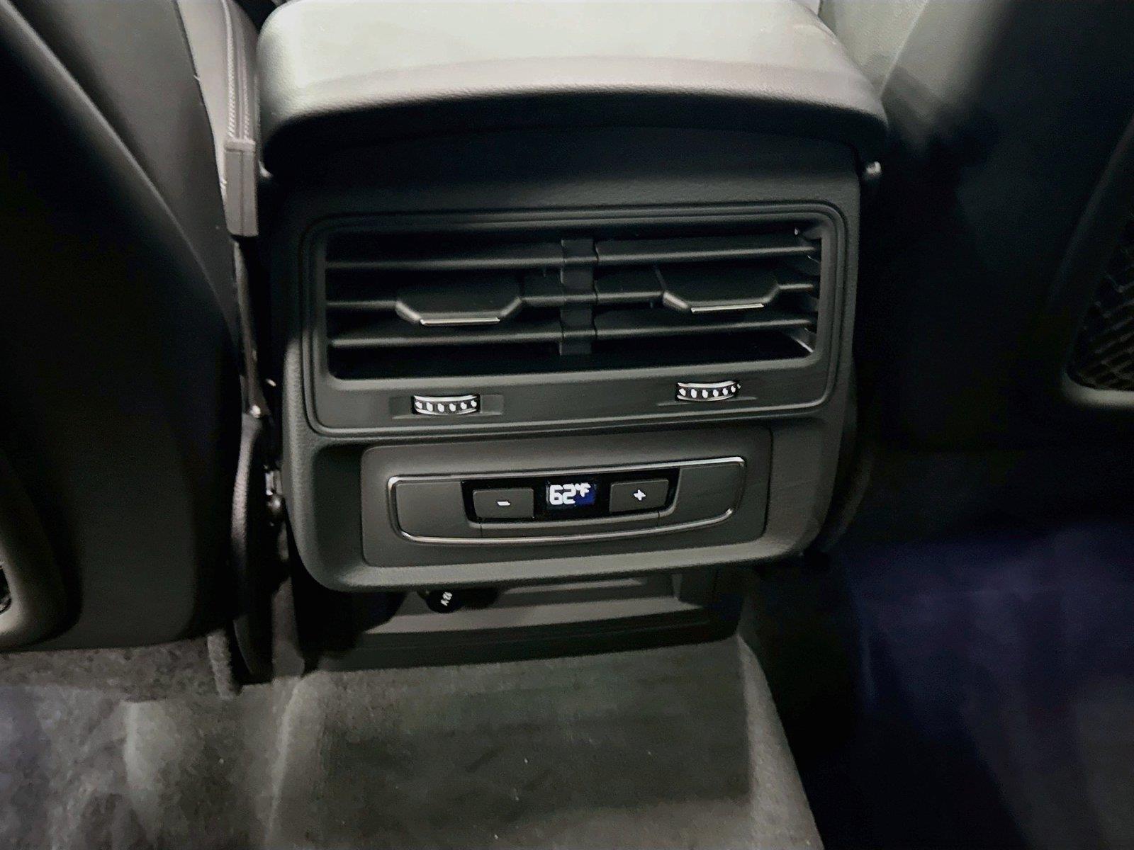 2026 Audi Q7 Premium