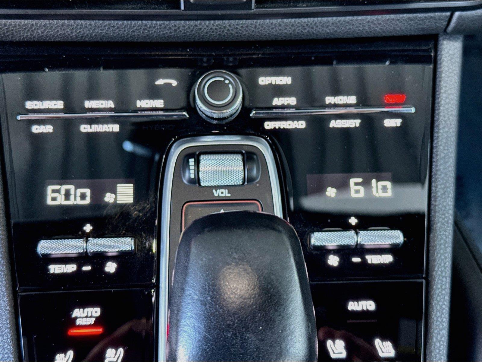 2023 Porsche Cayenne Platinum Edition