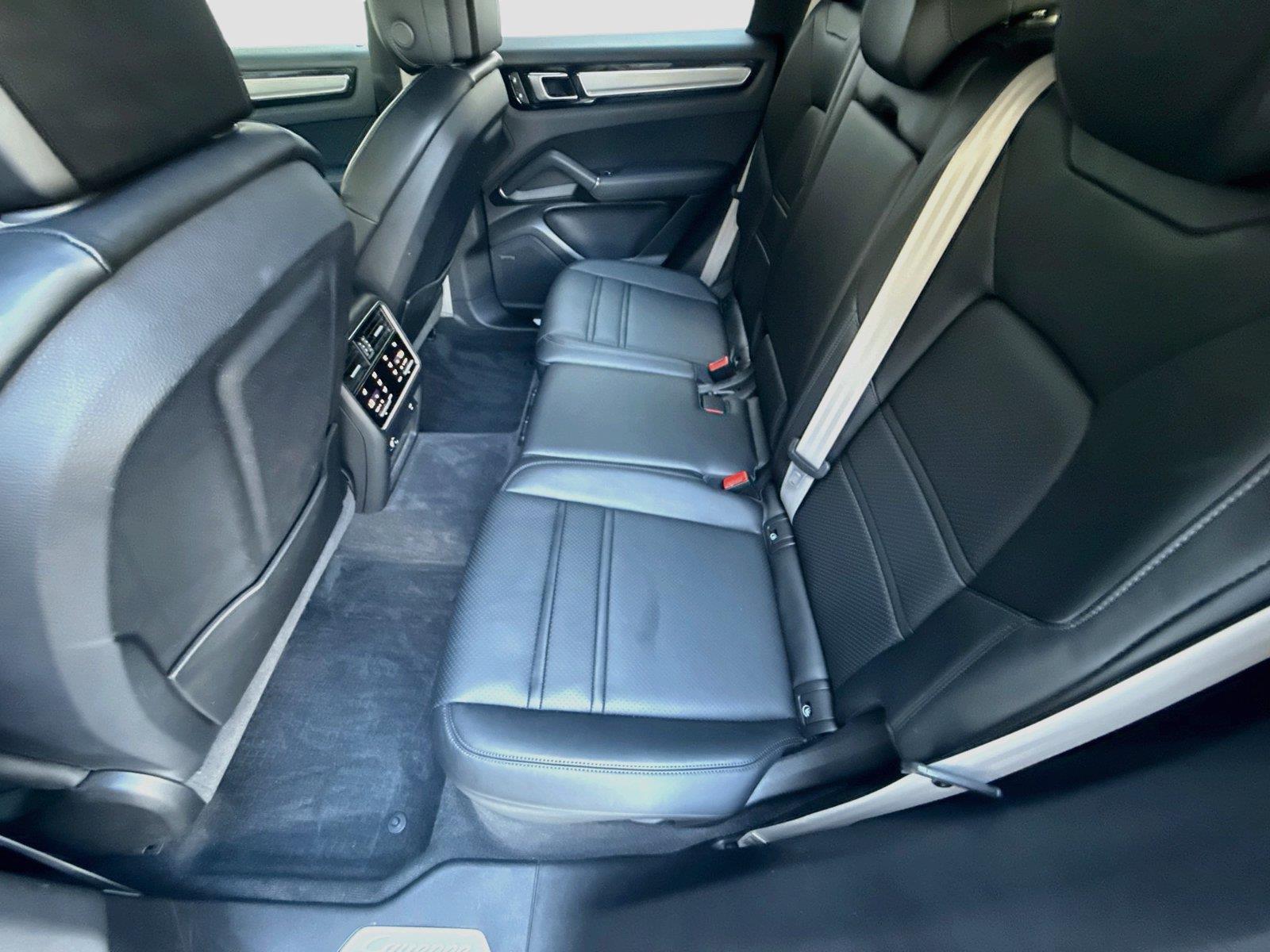 2023 Porsche Cayenne Platinum Edition