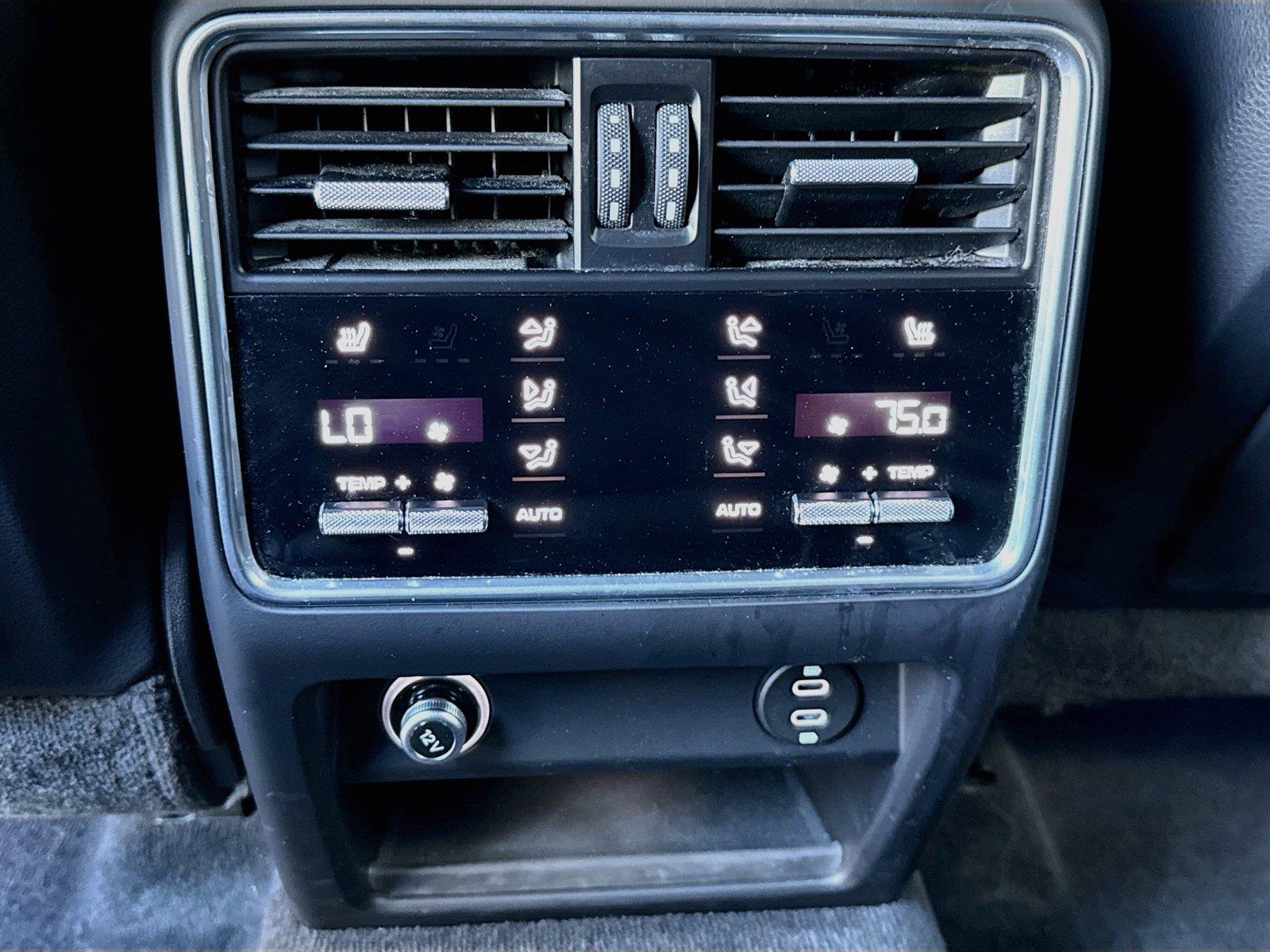 2023 Porsche Cayenne Platinum Edition