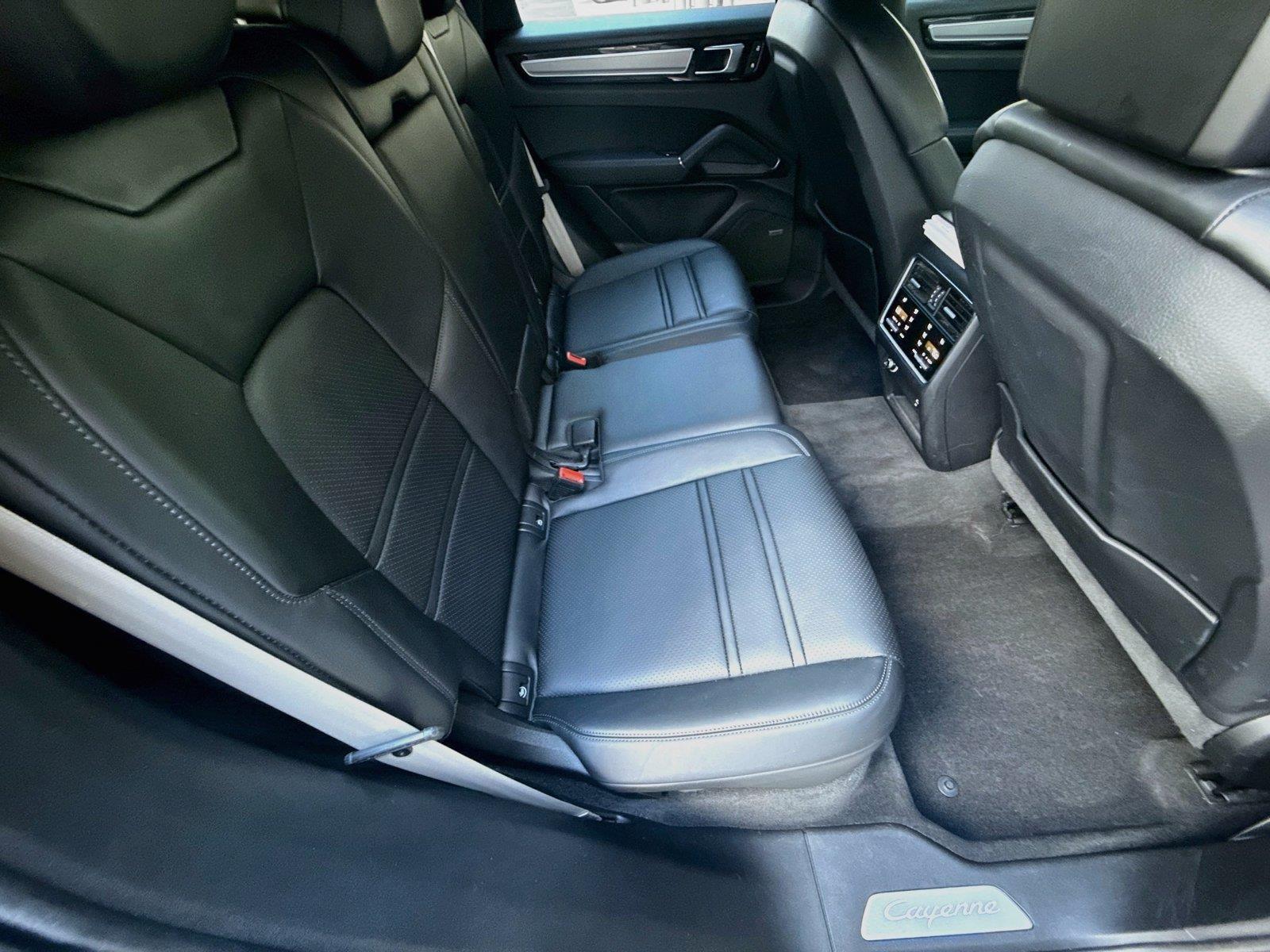 2023 Porsche Cayenne Platinum Edition