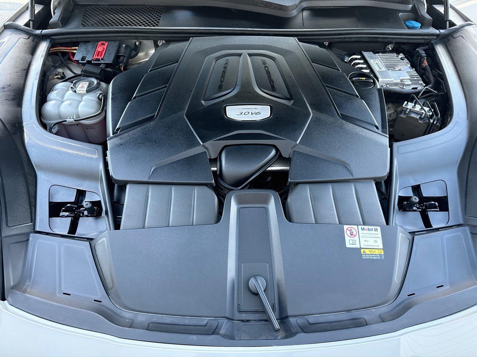 2023 Porsche Cayenne Platinum Edition