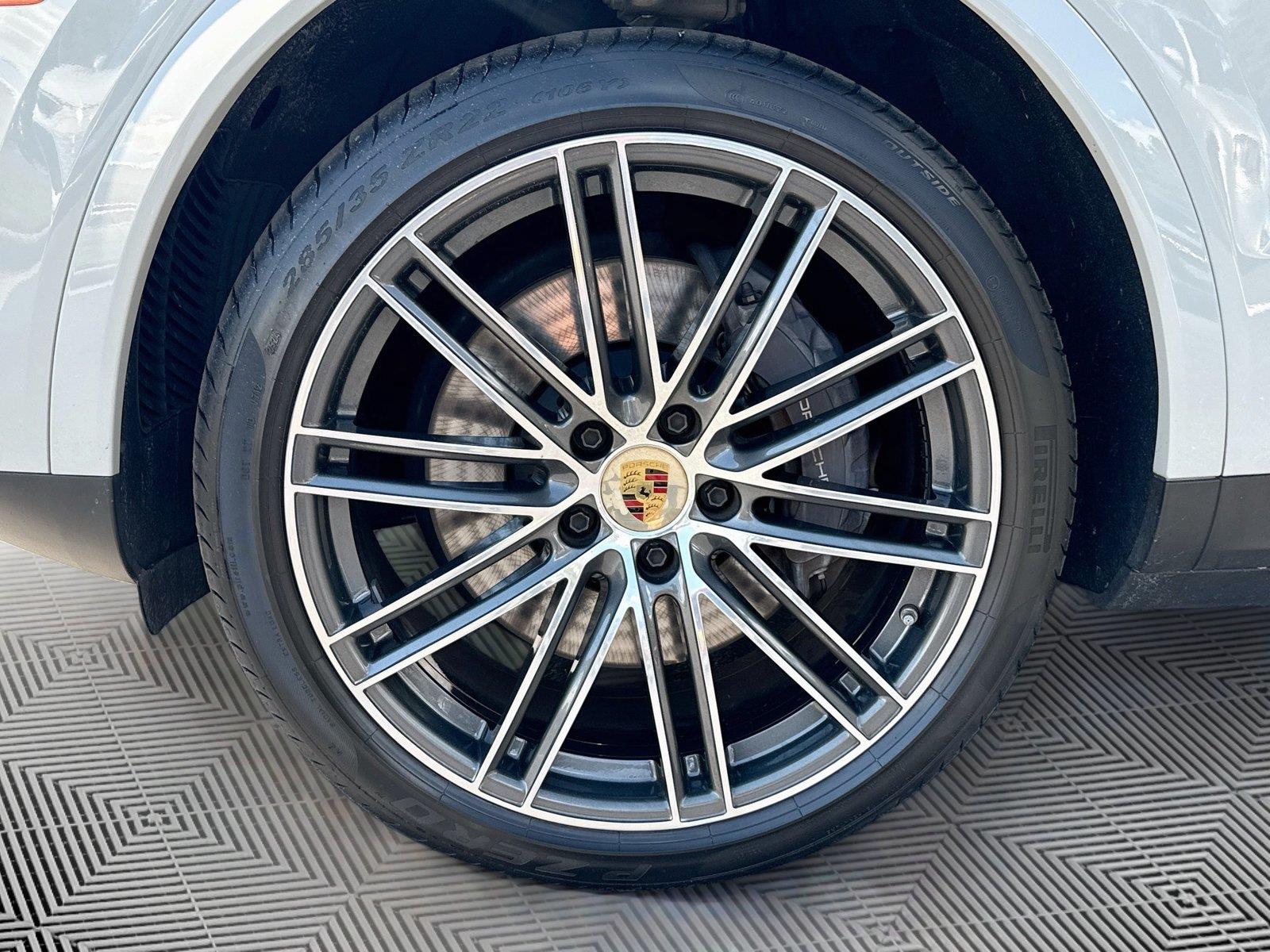 2023 Porsche Cayenne Platinum Edition