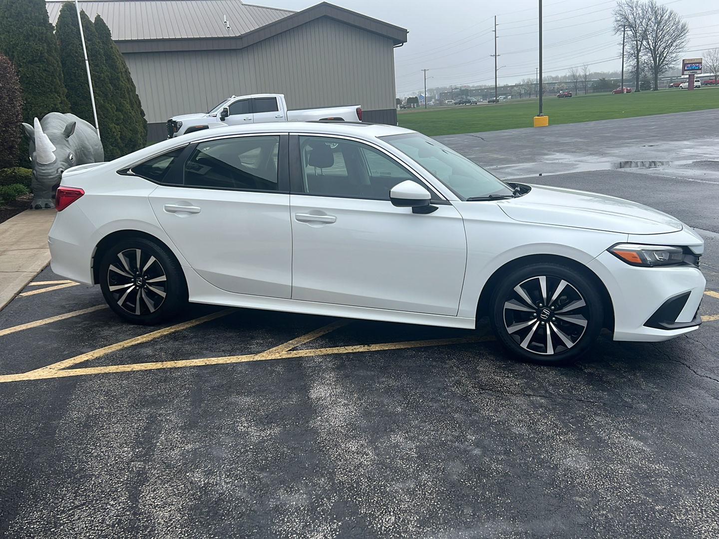 View vehicle photo 3