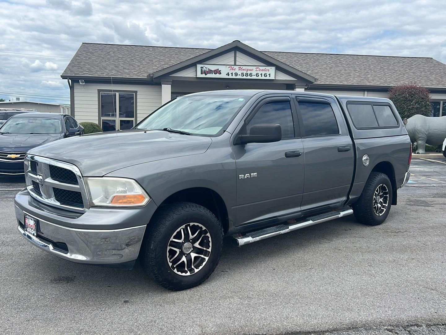 Mineral Gray Metallic 2009 Dodge RAM 1500 Pickup Truck Four-Wheel Drive 5-Speed Automatic