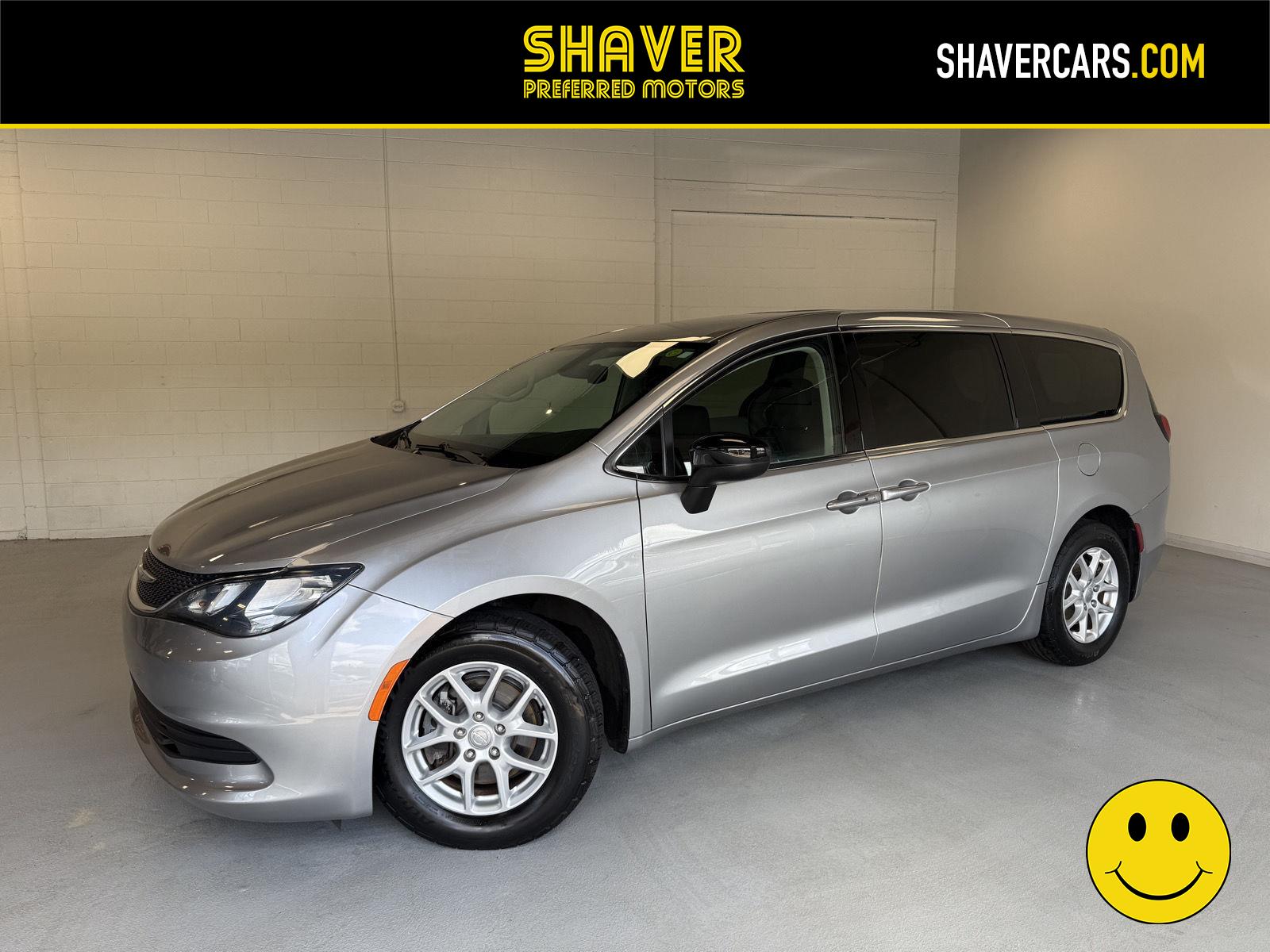 2017 Chrysler Pacifica LX's photo