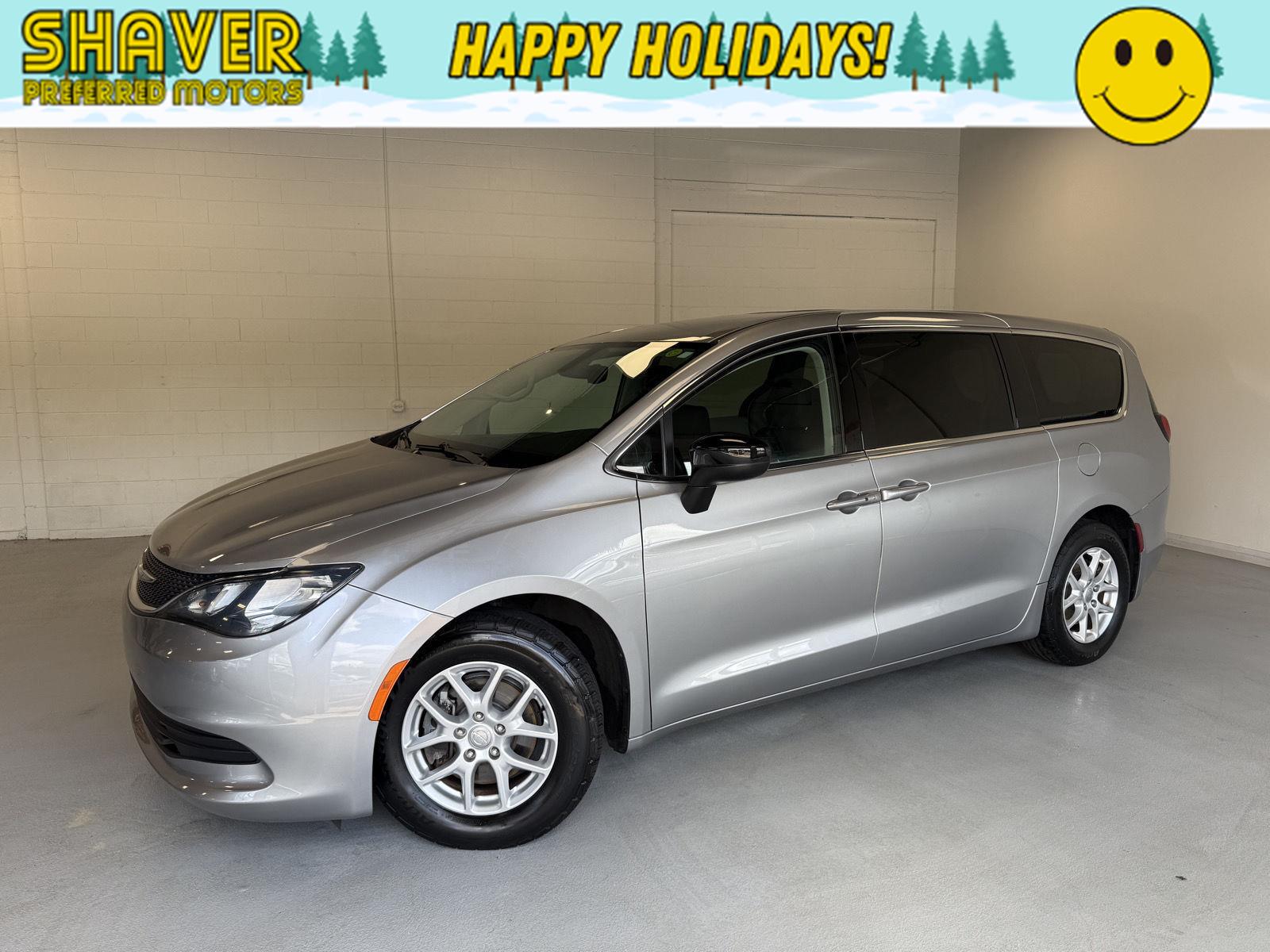 2017 Chrysler Pacifica LX's photo