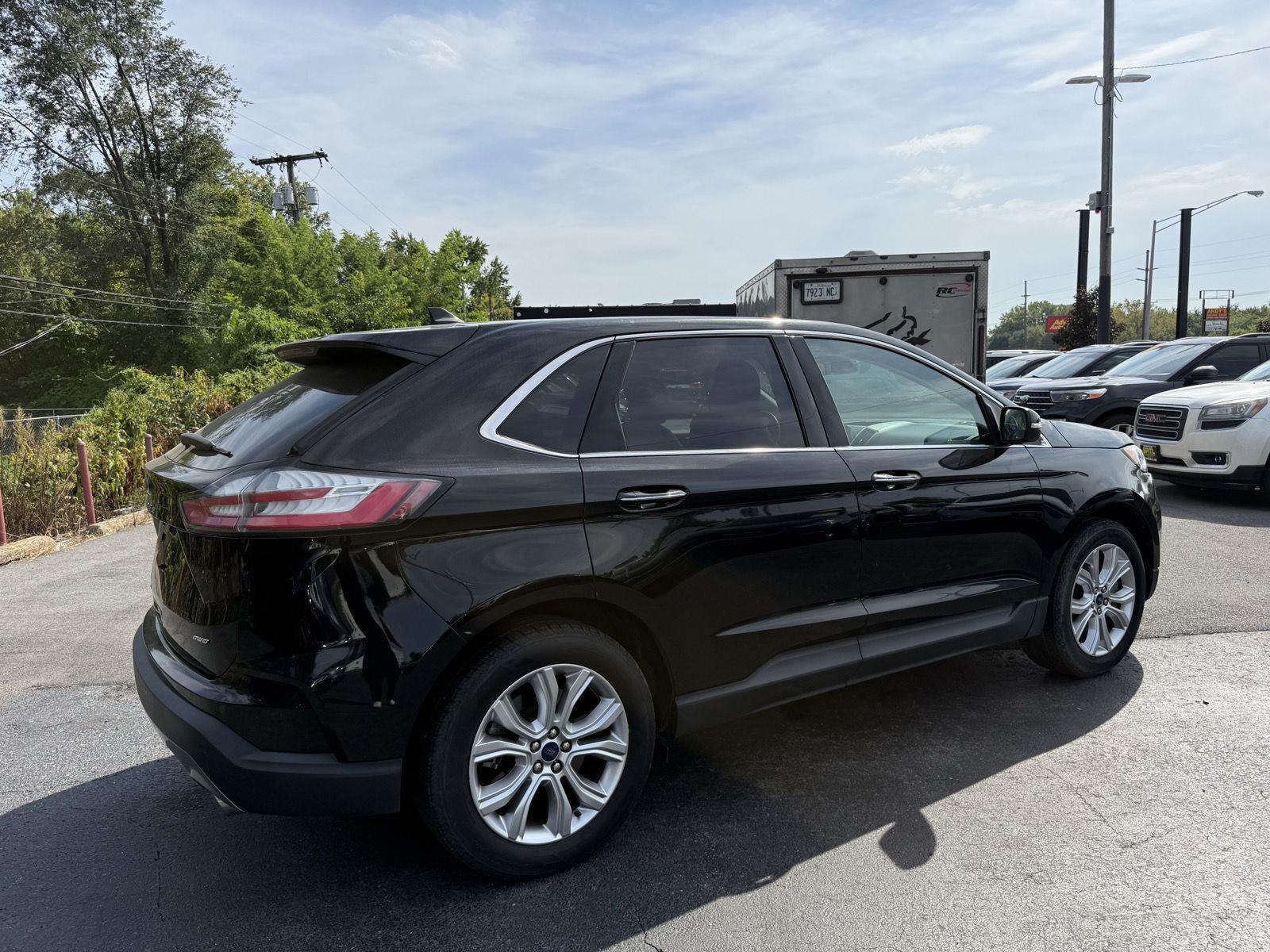 2022 Ford Edge Titanium photo 4