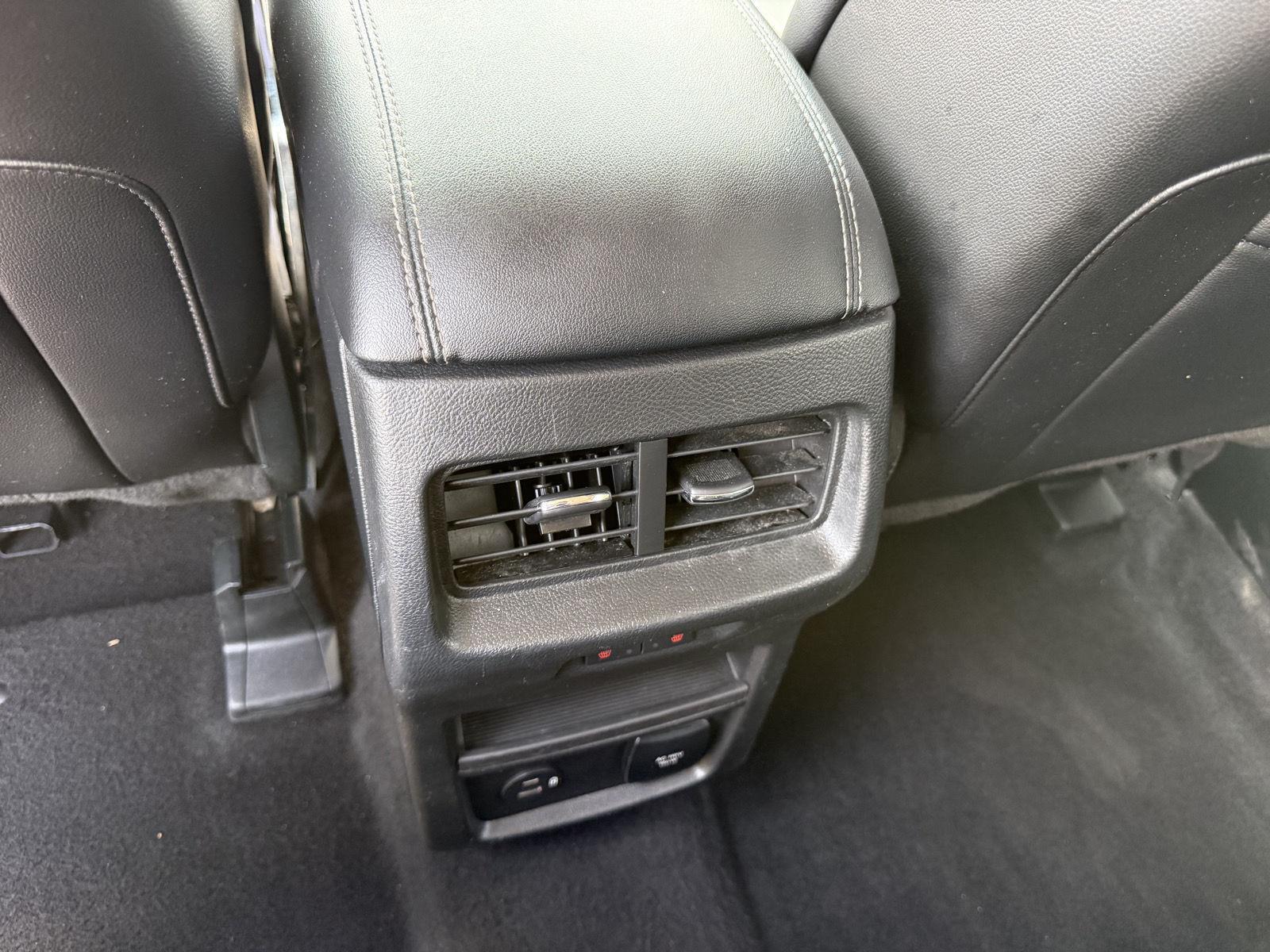 2022 Ford Edge Titanium photo 5