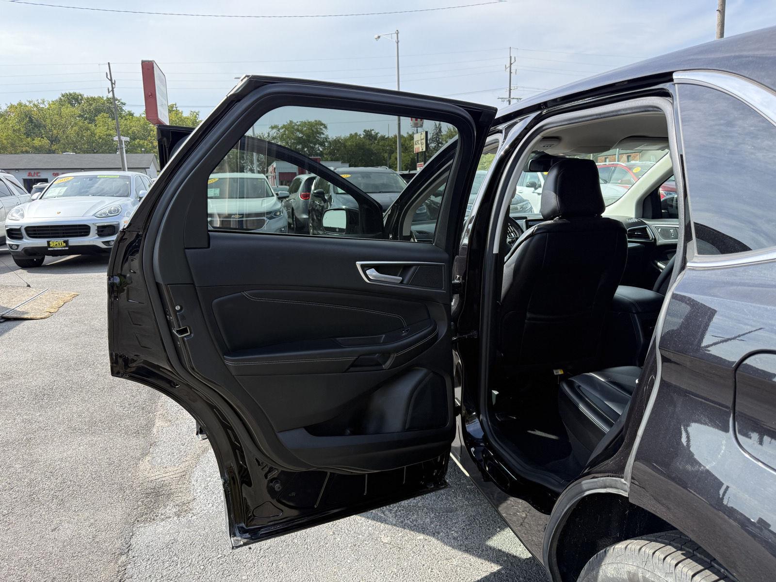 2022 Ford Edge Titanium photo 7