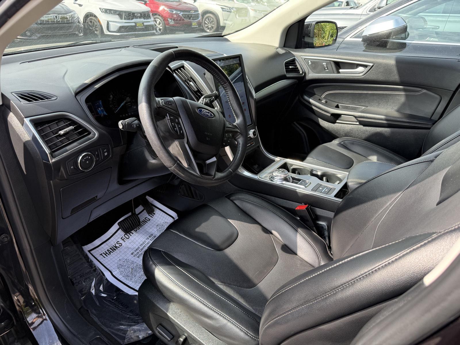 2022 Ford Edge Titanium photo 8
