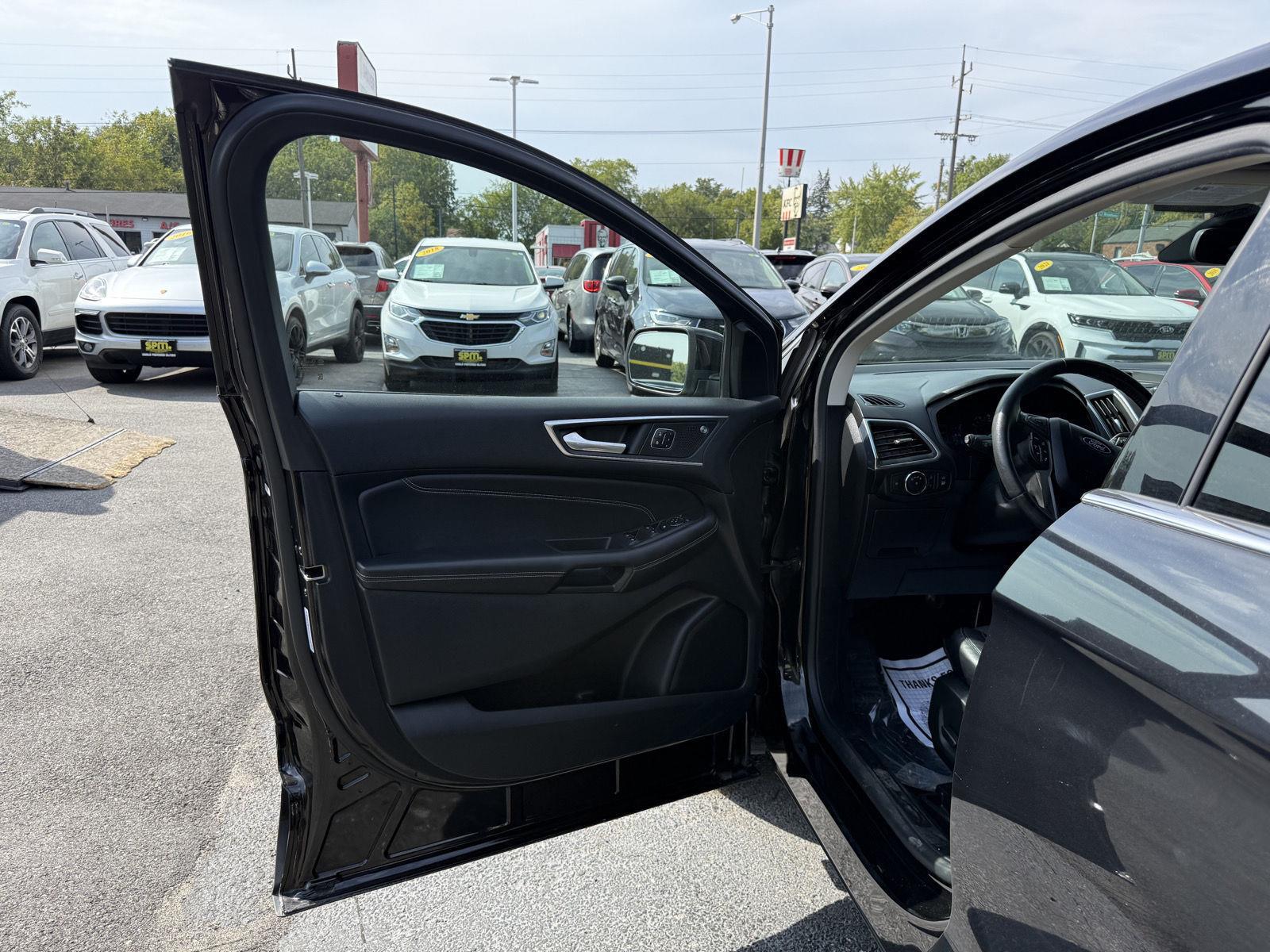 2022 Ford Edge Titanium photo 9