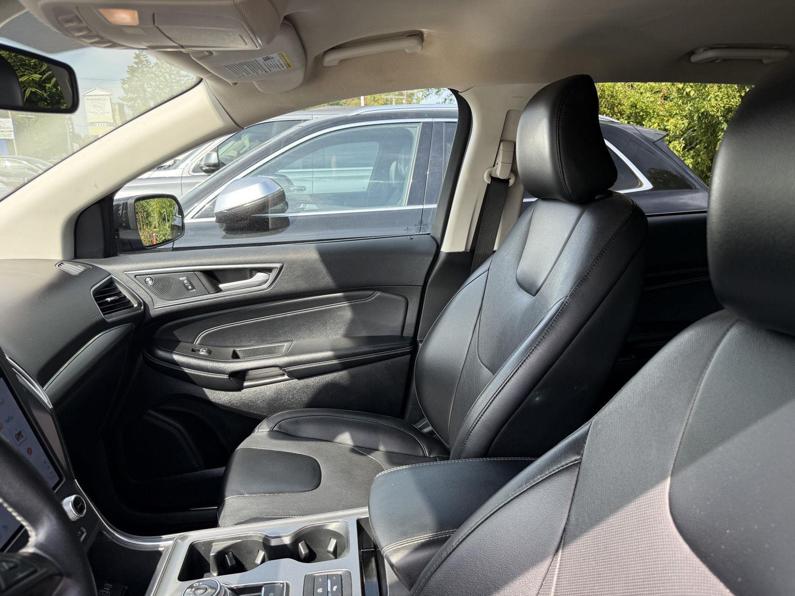 2022 Ford Edge Titanium photo 13