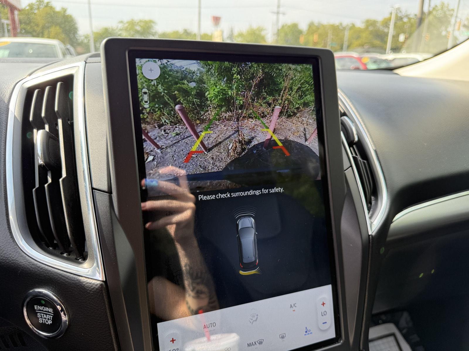 2022 Ford Edge Titanium photo 15