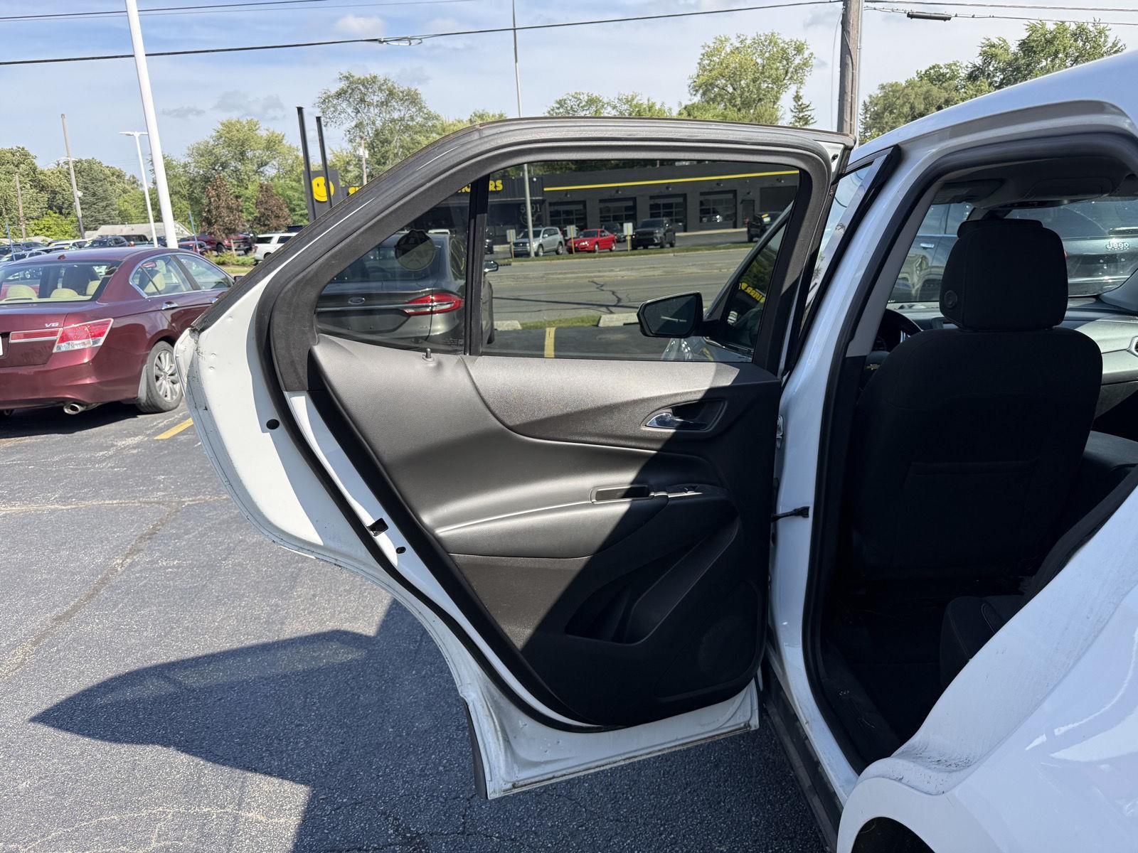 2018 Chevrolet Equinox LT photo 9
