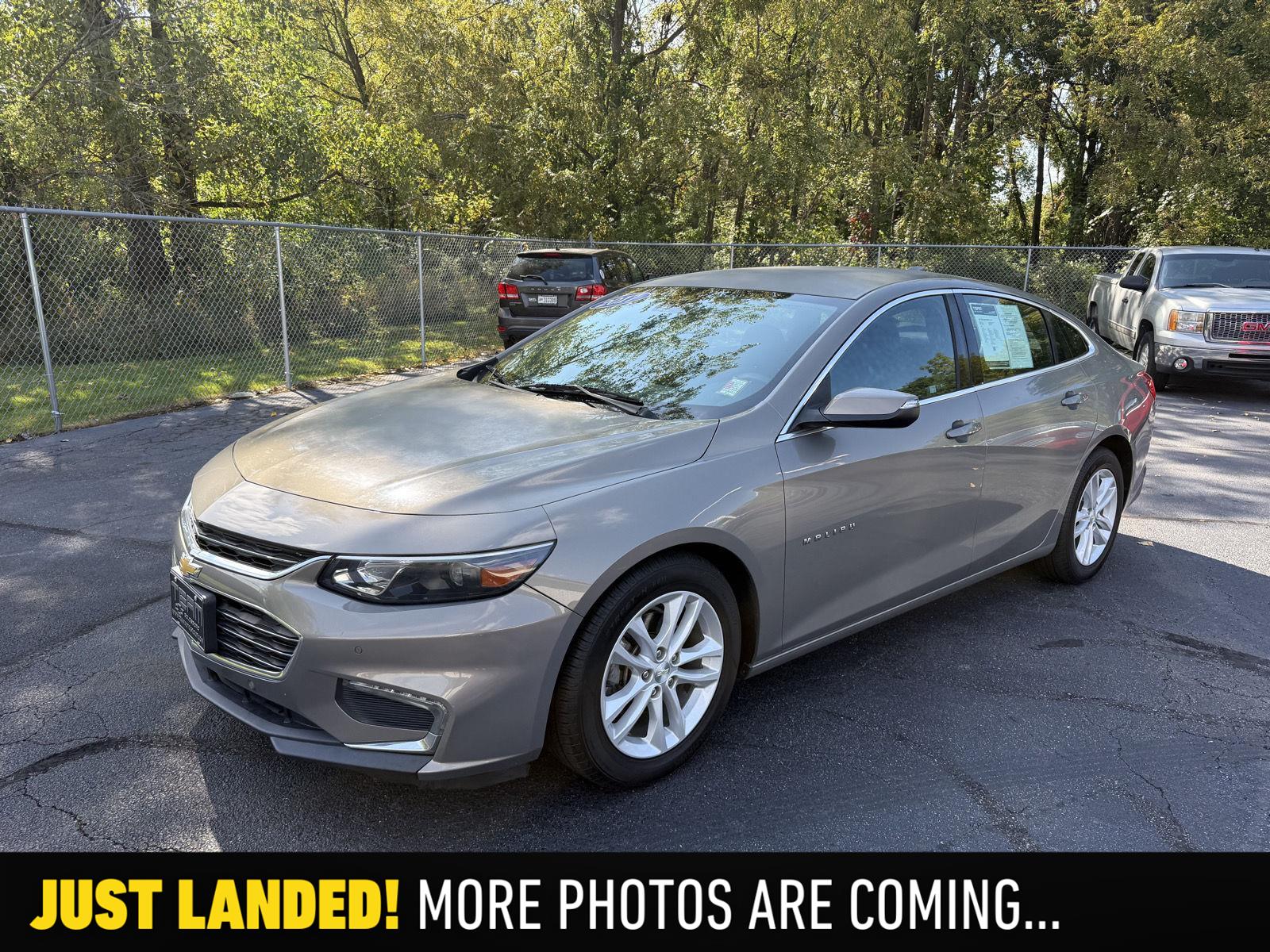 2017 Chevrolet Malibu 1LT photo 3