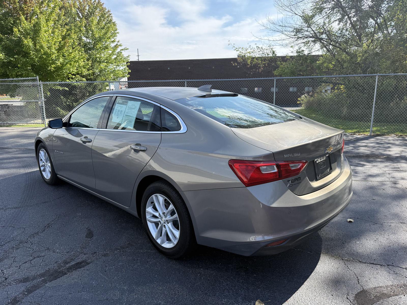 2017 Chevrolet Malibu 1LT photo 4
