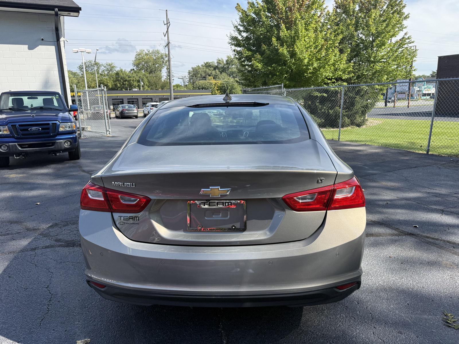 2017 Chevrolet Malibu 1LT photo 5