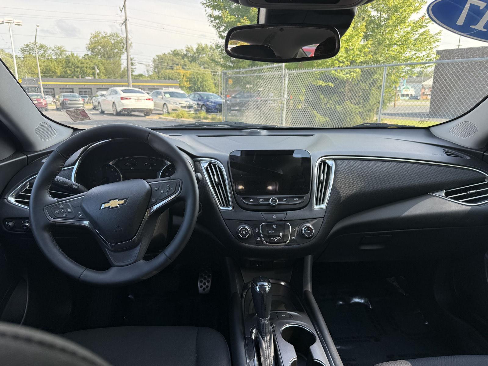 2017 Chevrolet Malibu 1LT photo 11