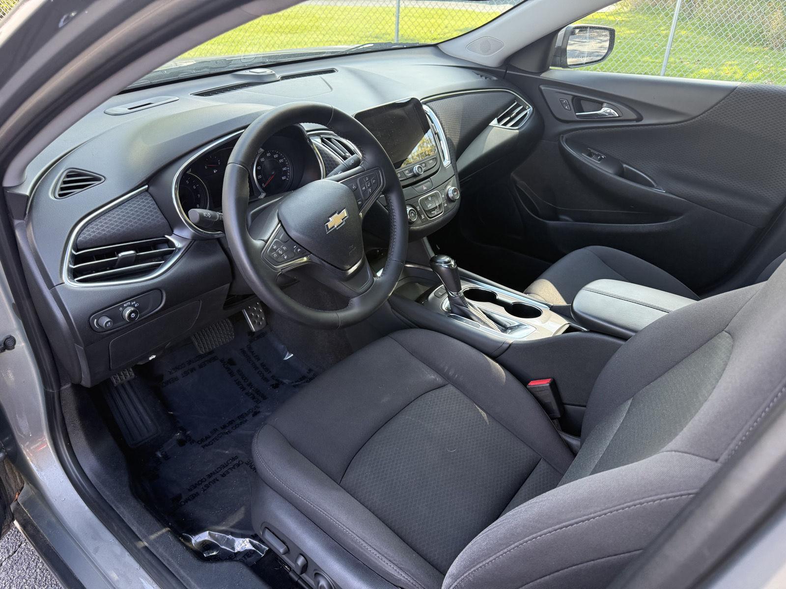 2017 Chevrolet Malibu 1LT photo 13