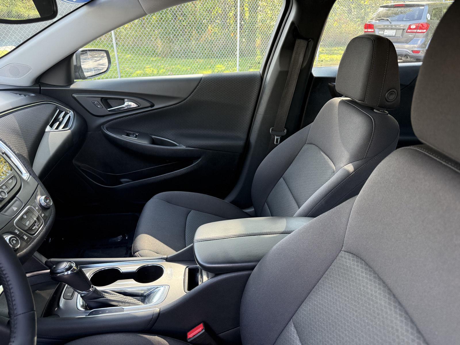 2017 Chevrolet Malibu 1LT photo 14