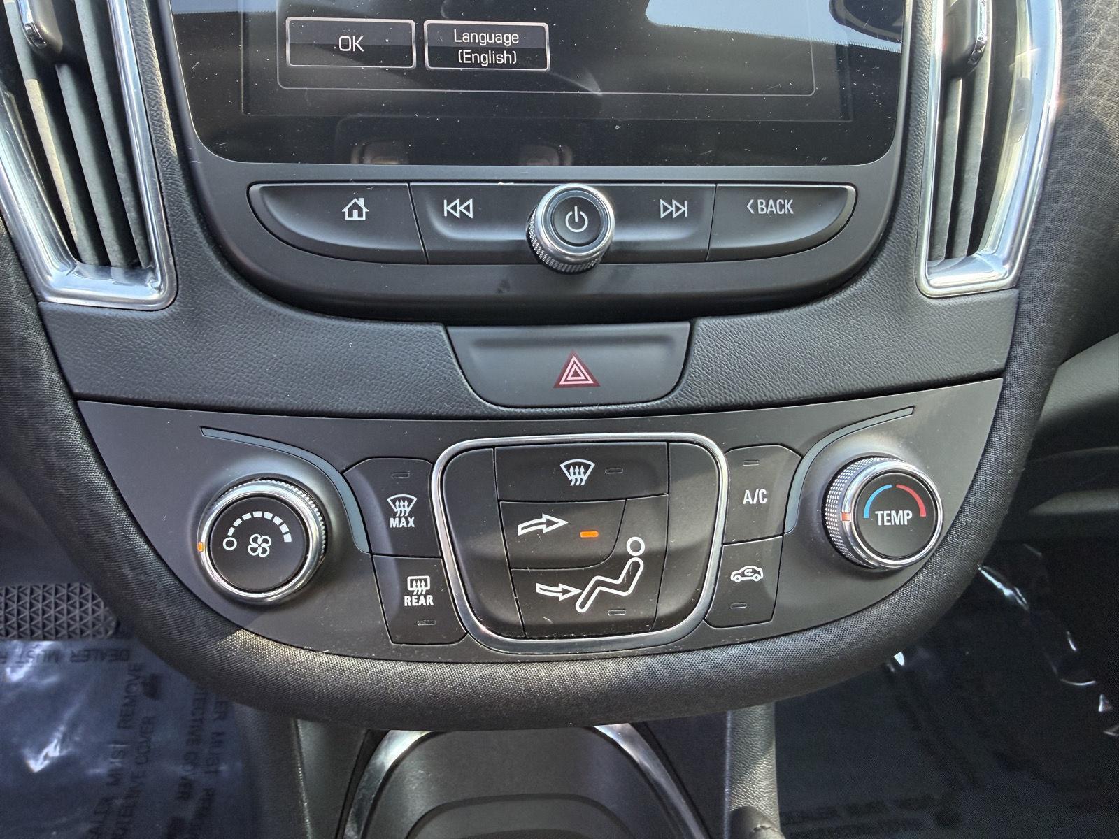 2017 Chevrolet Malibu 1LT photo 16