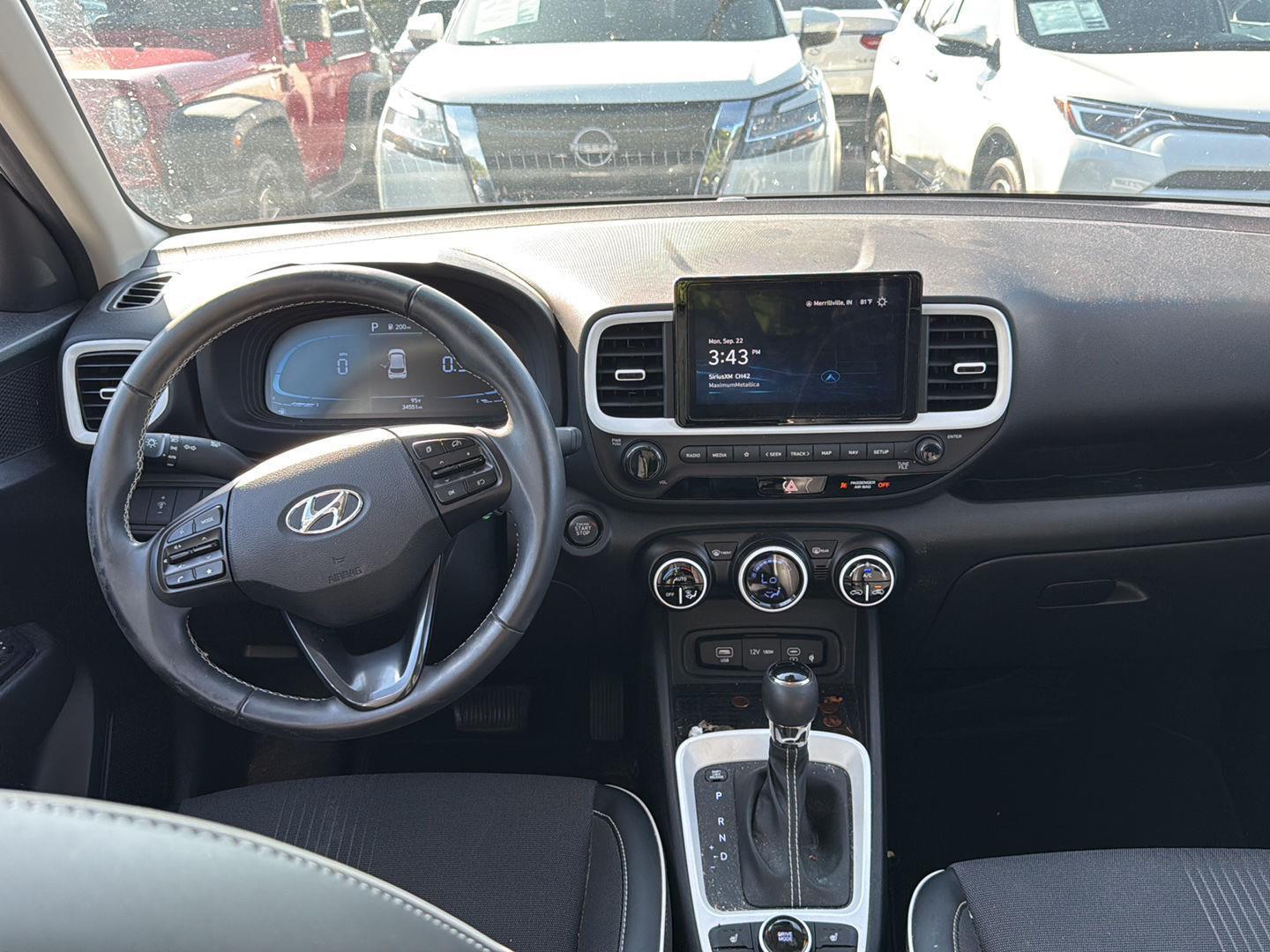 2023 Hyundai Venue Limited photo 7