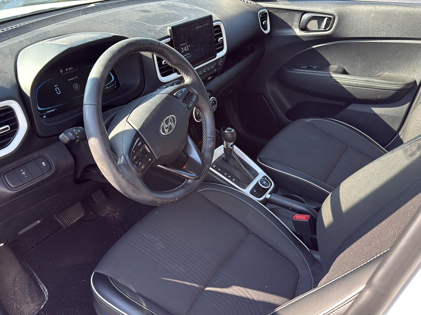 2023 Hyundai Venue Limited photo 9