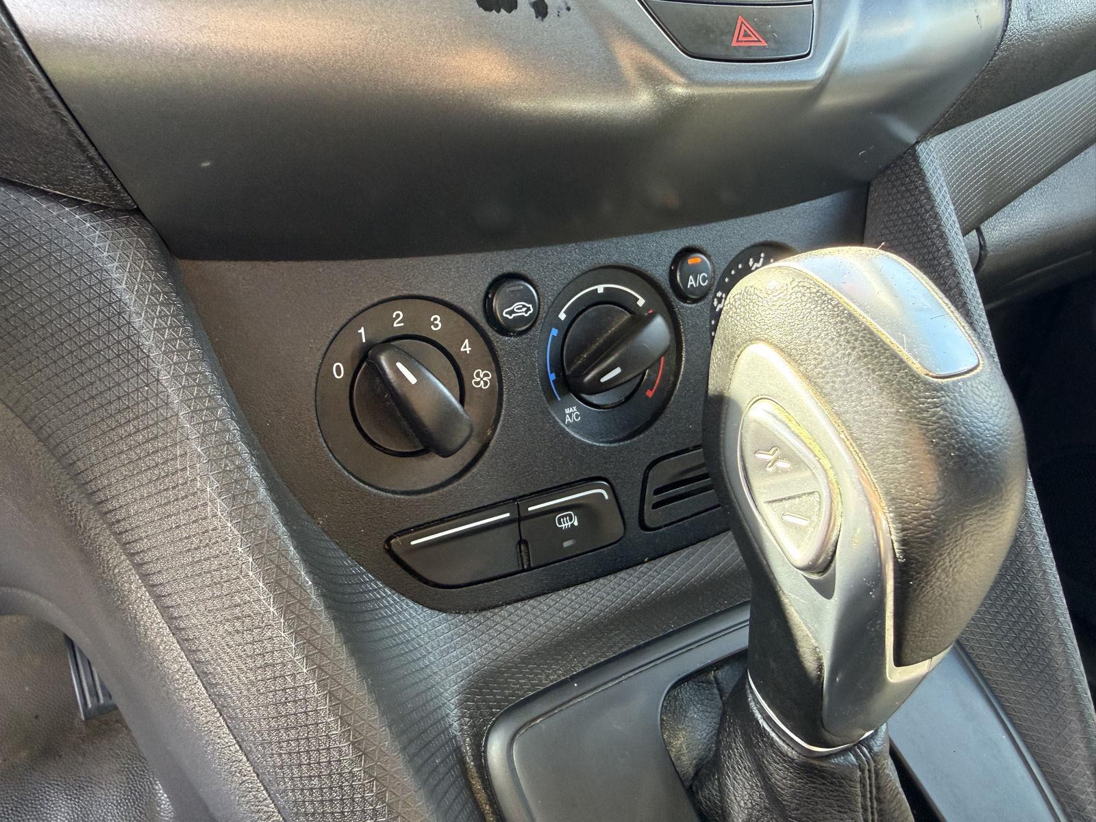 2015 Ford Transit Connect XL photo 14