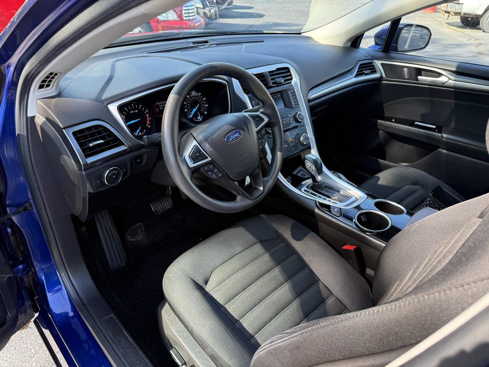 2013 Ford Fusion SE photo 12