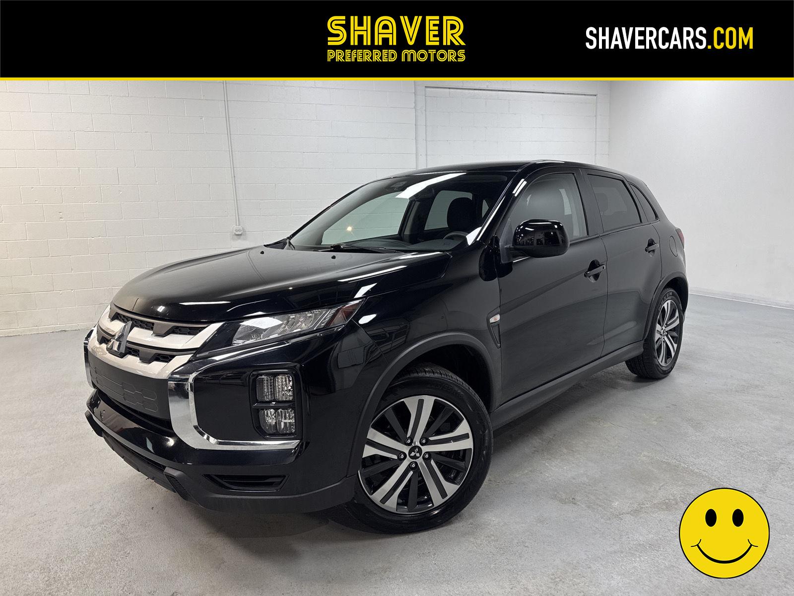 2023 Mitsubishi Outlander ES's photo