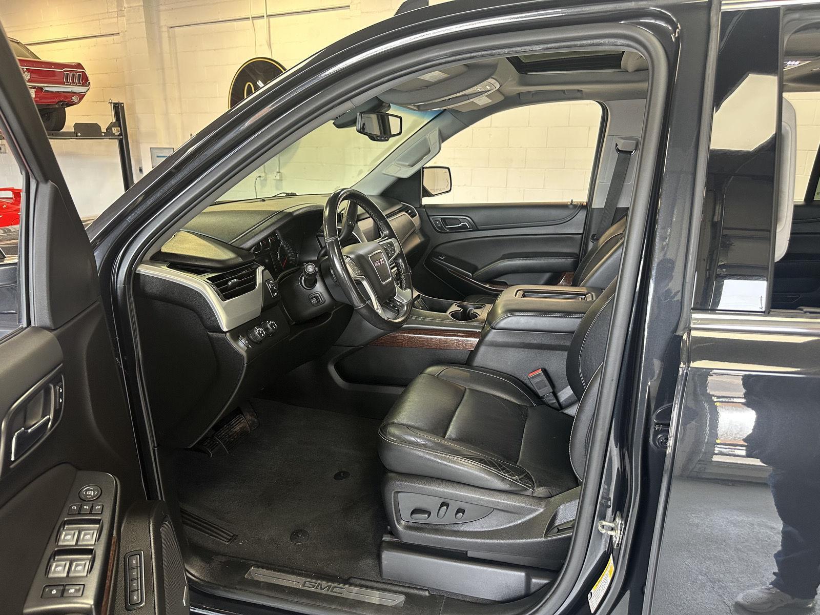2020 GMC Yukon XL SLT - Photo 17