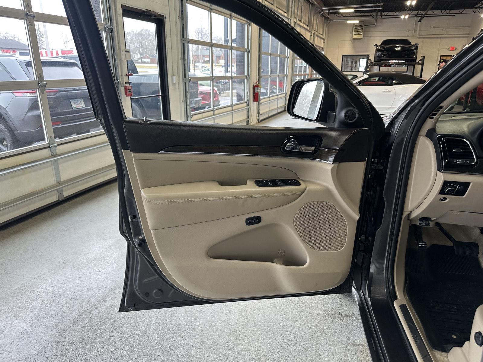 2019 Jeep Grand Cherokee Overland - Photo 18